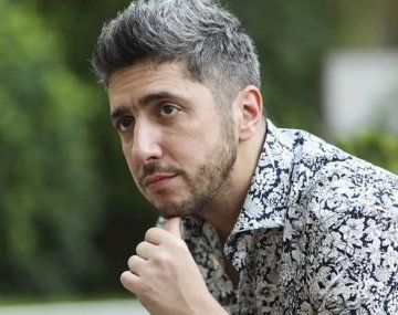 Jey Mammón huyó del país: quién viajó en el mismo vuelo