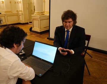 Javier Milei presentó el nuevo DNI&nbsp;