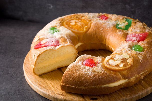 Rosca de Pascua rellena con crema
