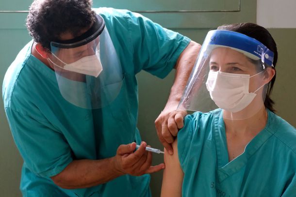 Argentina está entre los países que más aplicaron la vacuna contra el coronavirus