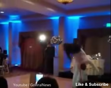 Los novios entraron bailando