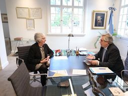 Alberto Fern&aacute;ndez design&oacute; a Mar&iacute;a Laura Garrig&oacute;s como interventora del SPF