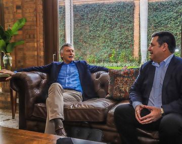 Mauricio Macri en Paraguay: estuvo sin barbijo en plena cuarentena