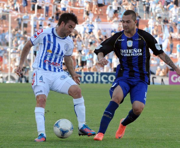 Racing derrotó a Godoy Cruz y no se baja de la pelea