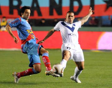 Vélez necesita una victoria ante Arsenal para llegar a la cima