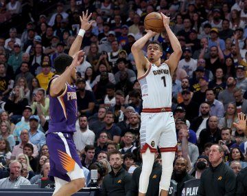 Denver Nuggets le ganó a Phoenix Suns y se adelantó en la semifinal de la NBA
