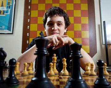 Escuchá el saludo de la madre del campeón mundial de ajedrez a su hijo