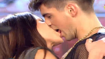 fer vazquez y majo martino terminaron a los besos en showmatch fer vazquez y majo martino terminaron a los besos en showmatch