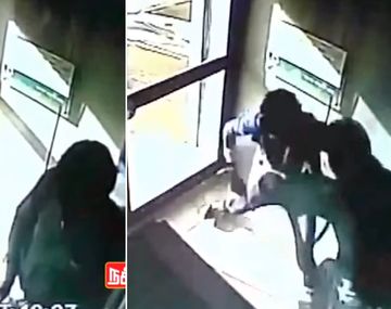 VIDEO: Lo apuñalaron por la espalda cuando sacaba dinero del cajero