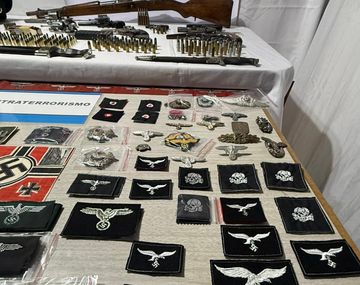 Varios de los elementos nazis incautados en una casa de Gerli&nbsp;