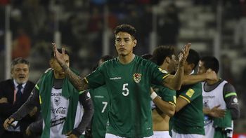 Nelson Cabrera el futbolista por el que Chile le quiere ganar por escritorio a Bolivia Nelson Cabrera el futbolista por el que Chile le quiere ganar por escritorio a Bolivia