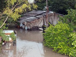 formosa: dos muertos y miles de evacuados por la crecida de los rios en el litoral formosa: dos muertos y miles de evacuados por la crecida de los rios en el litoral