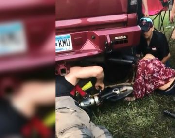 Creo que quepo ahí dentro, pensó la chica