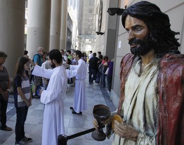 Empieza el Vía Crucis porteño en Avenida de Mayo