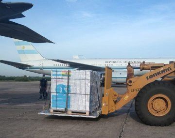 El avión de Macri a Bolivia trajo muerte y el que manda Alberto Fernández trae vida