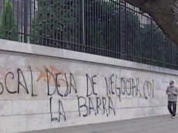 arde la interna de la 12: ahora una pintada contra un fiscal arde la interna de la 12: ahora una pintada contra un fiscal