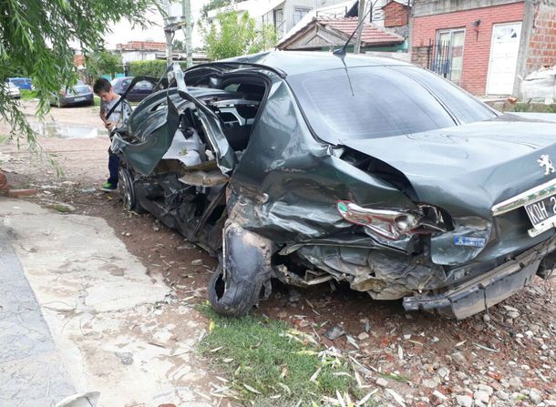 Así quedó el auto que chocó el jugador de Vélez