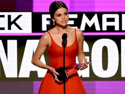 El sorprendente cambio de look de Selena Gómez El sorprendente cambio de look de Selena Gómez