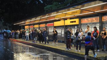 ¿cuales son las principales lineas de colectivos que paran hasta la medianoche? ¿cuales son las principales lineas de colectivos que paran hasta la medianoche?