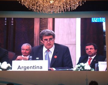 Prat Gay reafirmó la intención de insertar a Argentina en el mundo