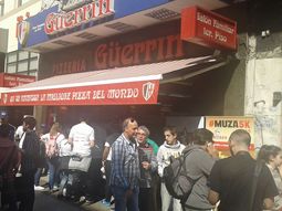 #muza5k la mejor pizza de buenos aires esta en guerrin y pin pun #muza5k la mejor pizza de buenos aires esta en guerrin y pin pun