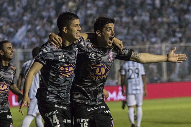 Sosa marcó el primero de Huracán a los 40 segundos del primer tiempo