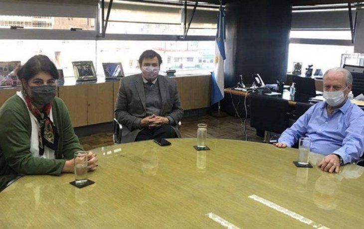 El secretario de UPCN, Andrés Rodríguez, junto al ministro de Trabajo, Claudio Moroni y la secretaria de Gestión y Empleo Público, Ana Castellani.