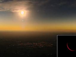 Tras el eclipse total, el Sol volvió a asomar lentamente.