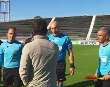 Tremendo cruce de Fernando Gago con Néstor Pitana: No me faltes el respeto