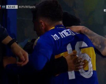 Merentiel marcó el 1-0 de Boca ante Argentinos y ¡se abrazó con un policía!