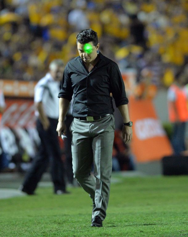 Gallardo se fue expulsado, ¿podrá estar en el banco en el Monumental?