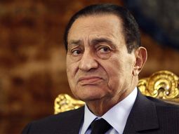 absolvieron al ex presidente egipcio por ordenar la muerte de 239 personas absolvieron al ex presidente egipcio por ordenar la muerte de 239 personas