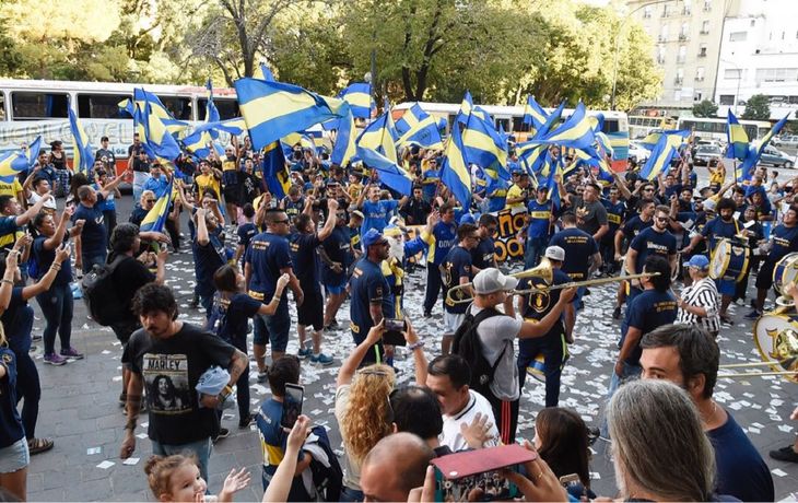 Las diagonales de La Plata se tiñeron de azul y oro