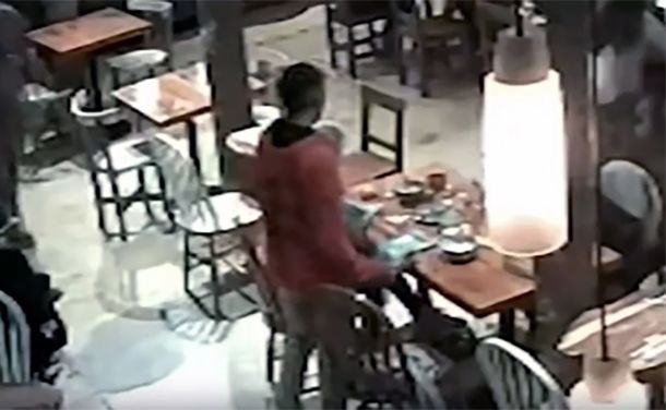 Adolescente hurtó un celular en un bar de Palermo y todo terminó de modo inesperado