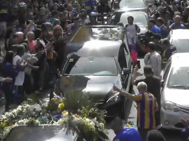 El último adiós a Miguel Ángel Russo: concluyó el velorio y el cortejo se dirige al cementerio