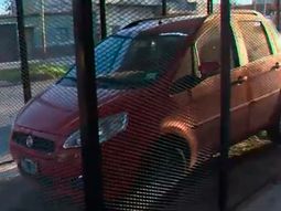 Así quedó al reja para poder estacionar su auto