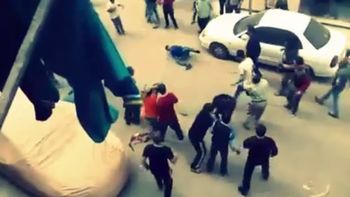 video: golpeo a su esposa en plena calle y recibio una brutal paliza video: golpeo a su esposa en plena calle y recibio una brutal paliza