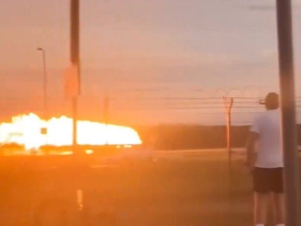 Polonia: impresionante accidente de un avión de guerra dejó muerto al piloto