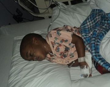 El niño fue sometido a 13 cirugías por la mentira de su madre