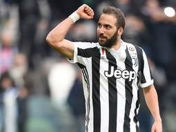 ¿Es el 9 de la Selección? Higuaín anotó su primer triplete en la Juventus