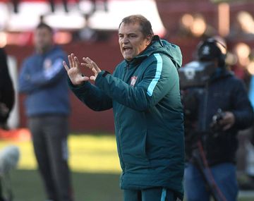 El entrenador uruguayo, cada vez más resistido