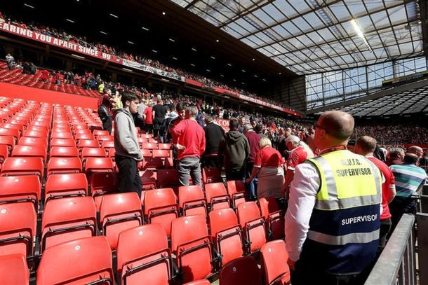 Manchester United - Bournemouth fue suspendido tras hallarse un paquete sospechoso