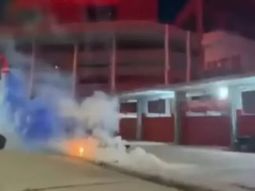 hinchas de racing se burlaron de independiente tras su eliminacion del apertura hinchas de racing se burlaron de independiente tras su eliminacion del apertura