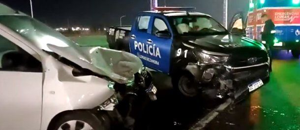 Accidente en Puente La Noria: una camioneta embistió a un patrullero