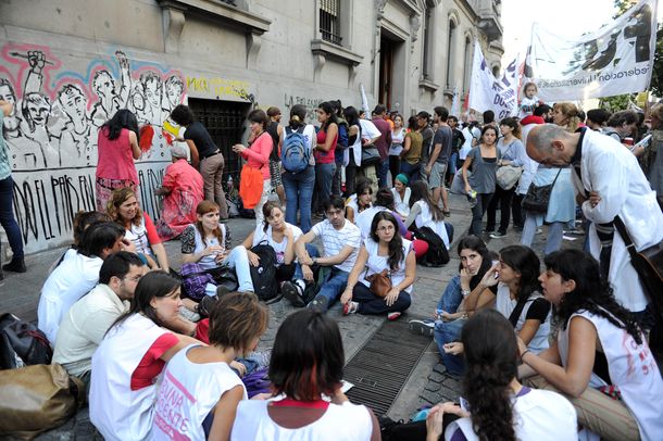 El Gobierno recibe a los docentes para fijar las pautas del inicio de las paritarias