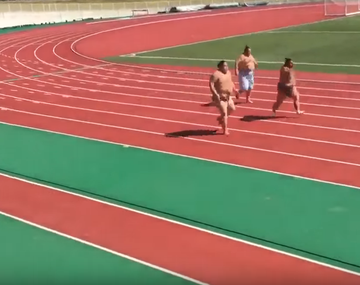 Mirá a luchadores de sumo correr una carrera