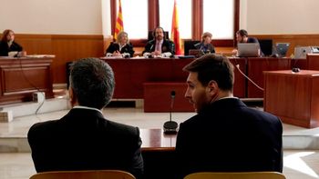 messi paga una multa de 280 mil dolares para no ir a la carcel messi paga una multa de 280 mil dolares para no ir a la carcel