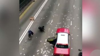 un camion de caudales que perdio su dinero un camion de caudales que perdio su dinero