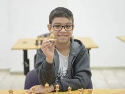 Faustino Oro se convirtió en el maestro internacional más joven de ajedrez
