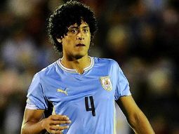 no aprendio nada: el uruguayo que pego a los 10 minutos y se fue expulsado no aprendio nada: el uruguayo que pego a los 10 minutos y se fue expulsado